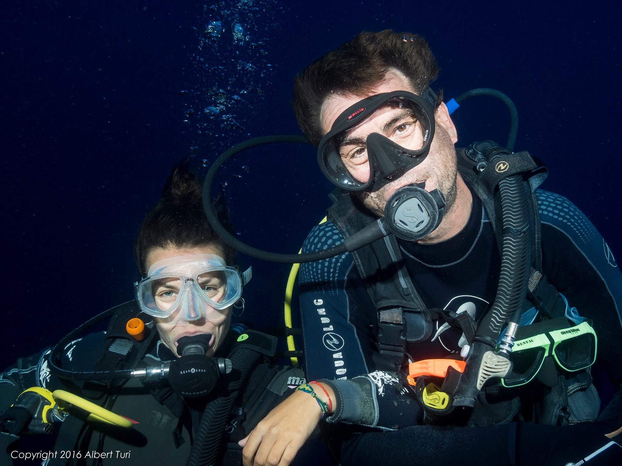 dive buddies underwater