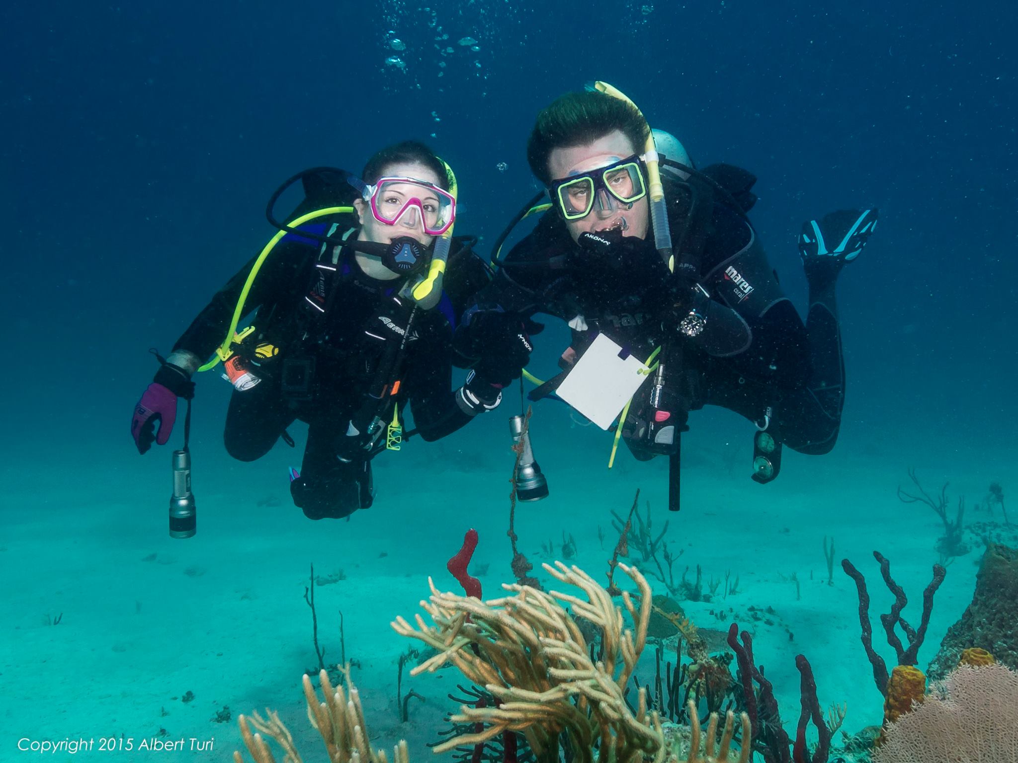 dive instructor with student